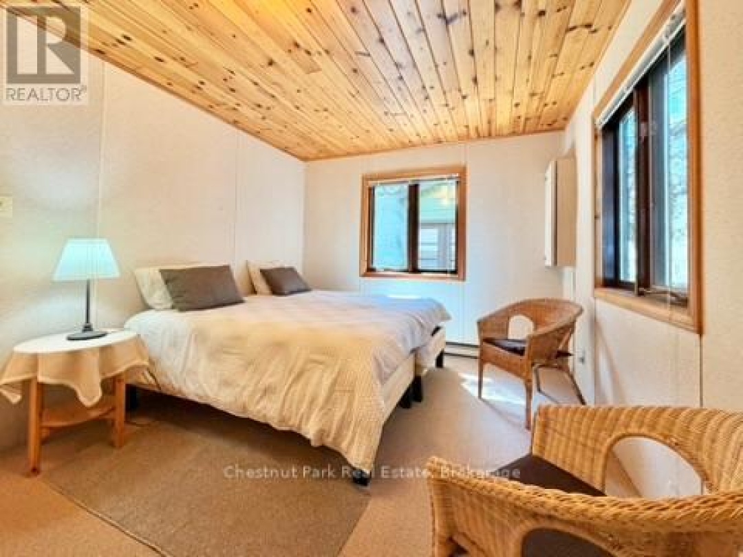 1062 ELMHURST LANE, Kennisis Lake