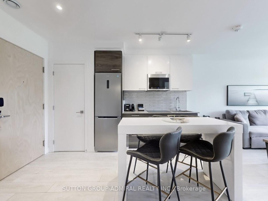 209 - 120 CARRICK TRAIL, 