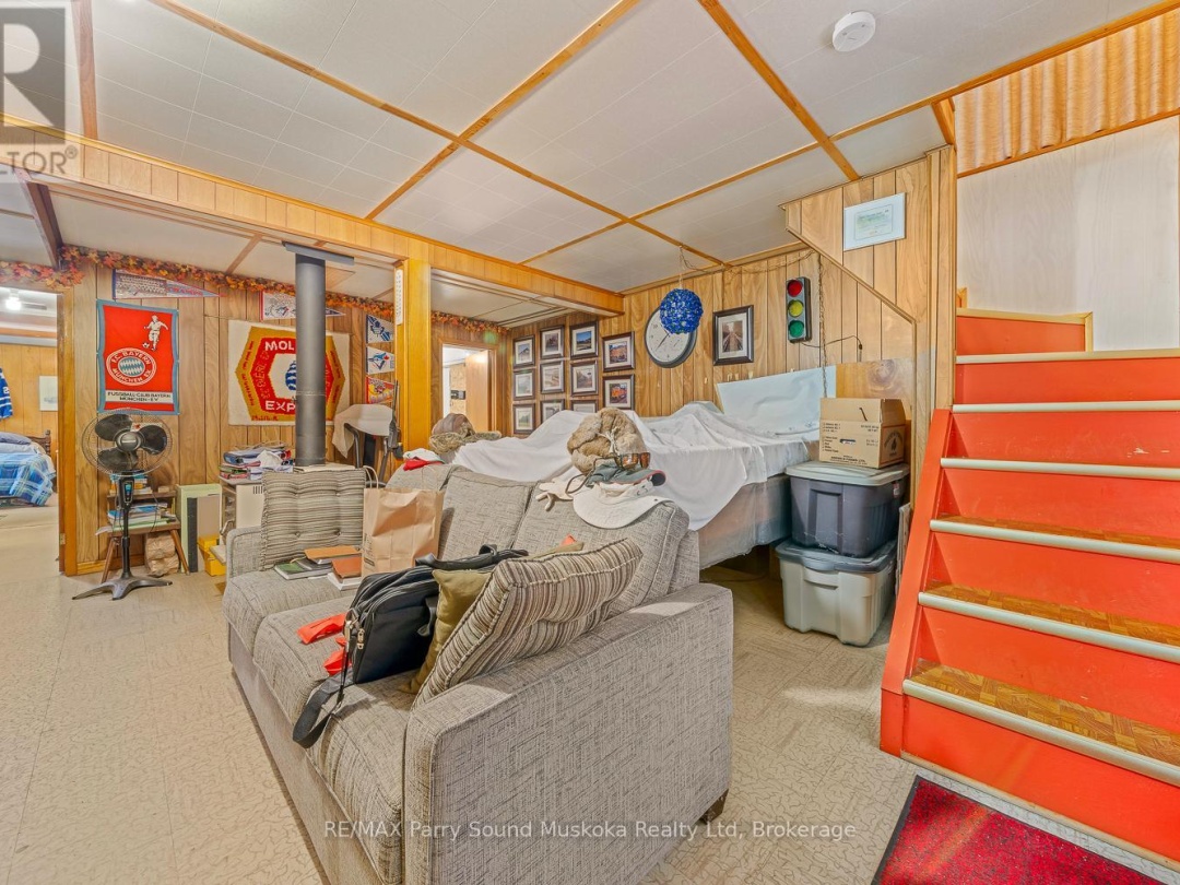 86 LAKESIDE CRESCENT, 