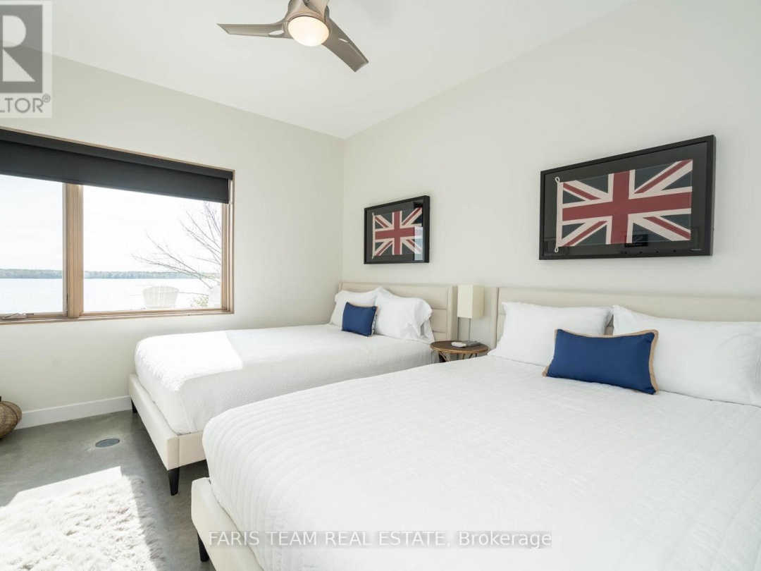 3886 East Shore Road, Gloucester Pool