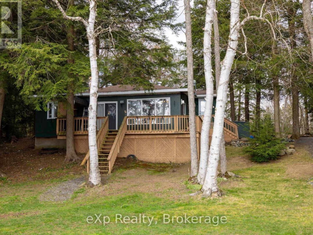 36 Roberts Lake Road E, Roberts Lake