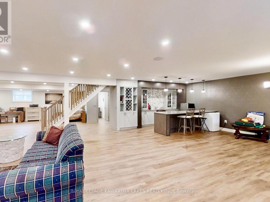2501 Lakeshore Drive, Lake Simcoe