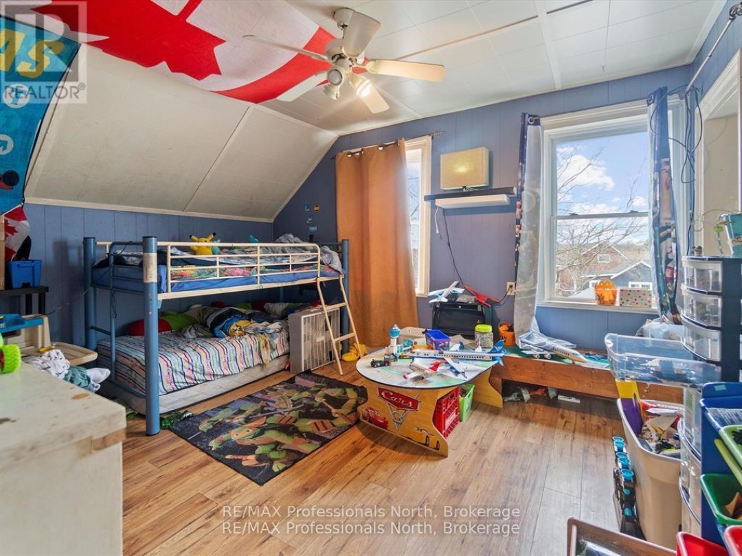 950 MUSKOKA ROAD S, 