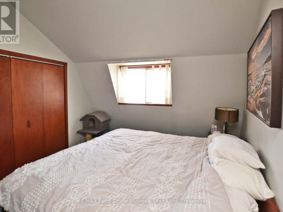 17 19 Church Street, Parry Sound