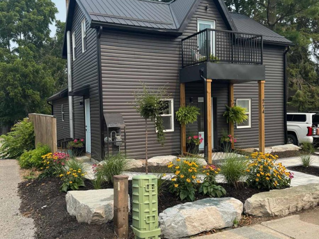 274 MISSISSAGA STREET W, 