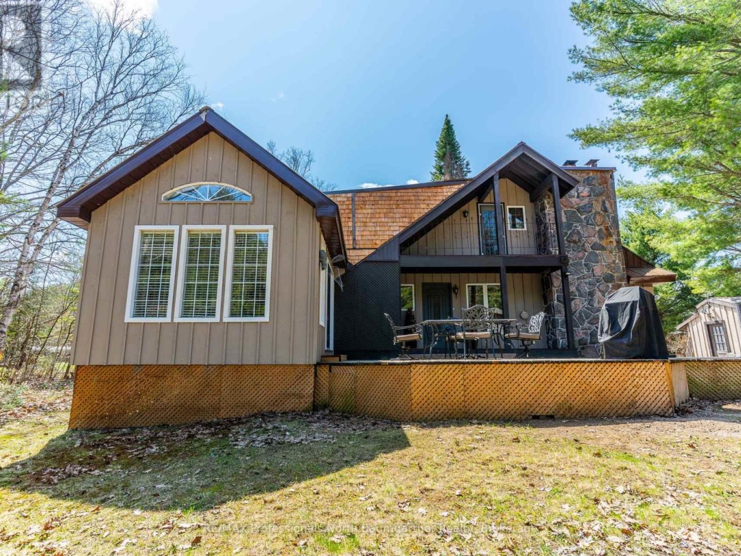 1065 Cloverleaf Road, Kennisis Lake