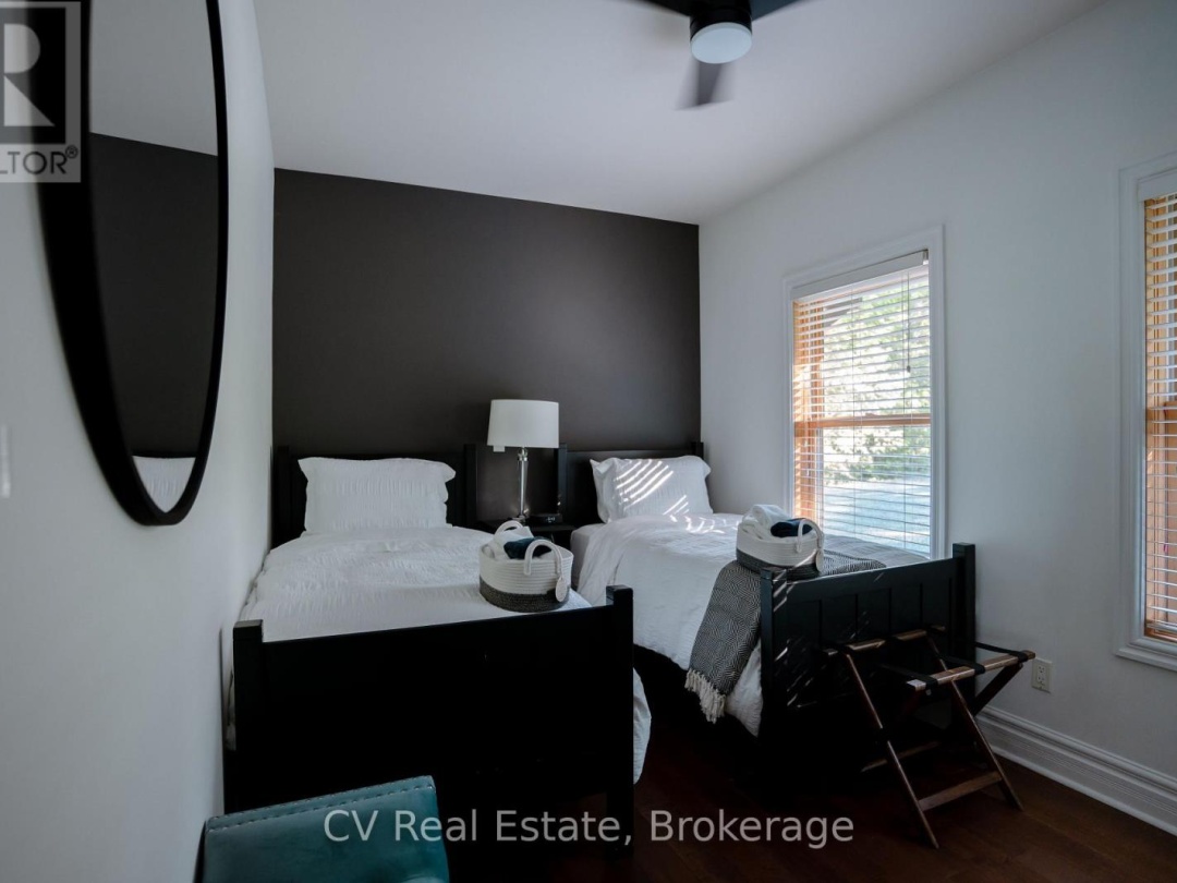 1016 LAWLAND HEIGHTS ROAD, Lake Muskoka
