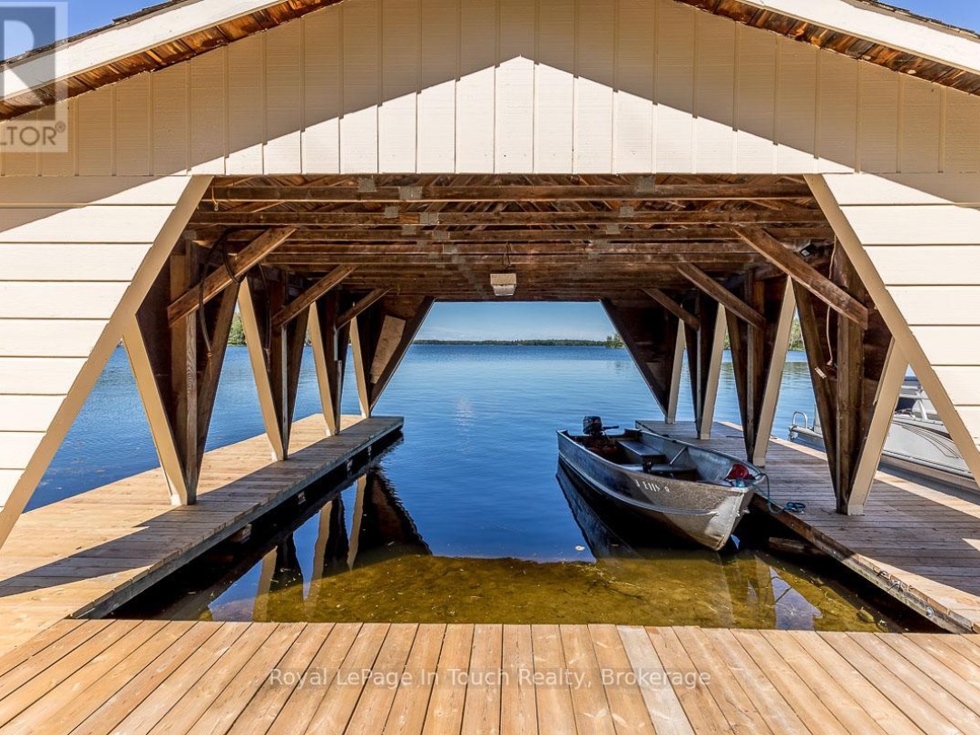 36 Yellowhead Island, Gloucester Pool