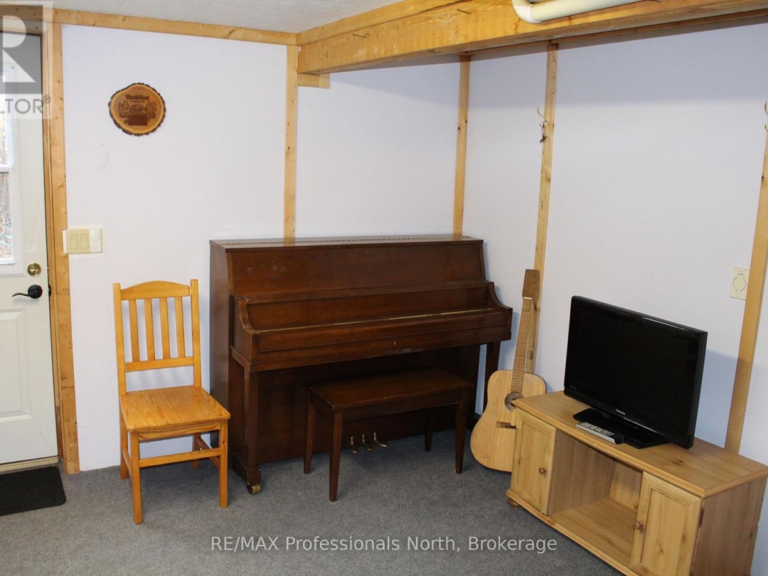 1121 OLD DONALD ROAD N, 