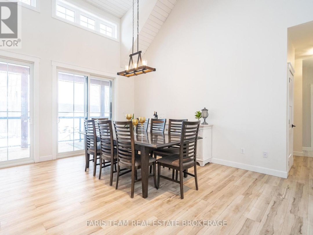 32 LEISURE COURT, 