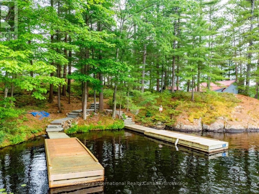16Lk 1 Wolf Island, Kahshe Lake