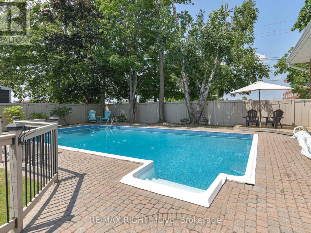 457 PETER STREET N, 