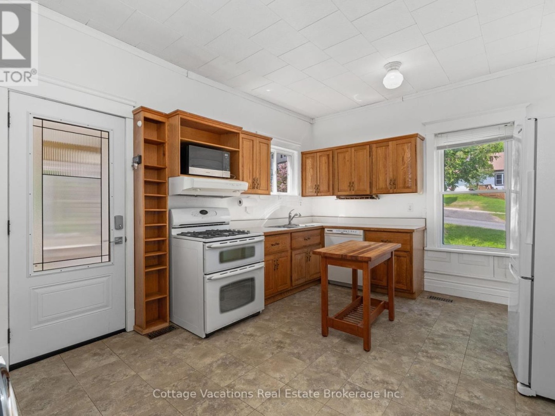 1 DUNCAN STREET E, 