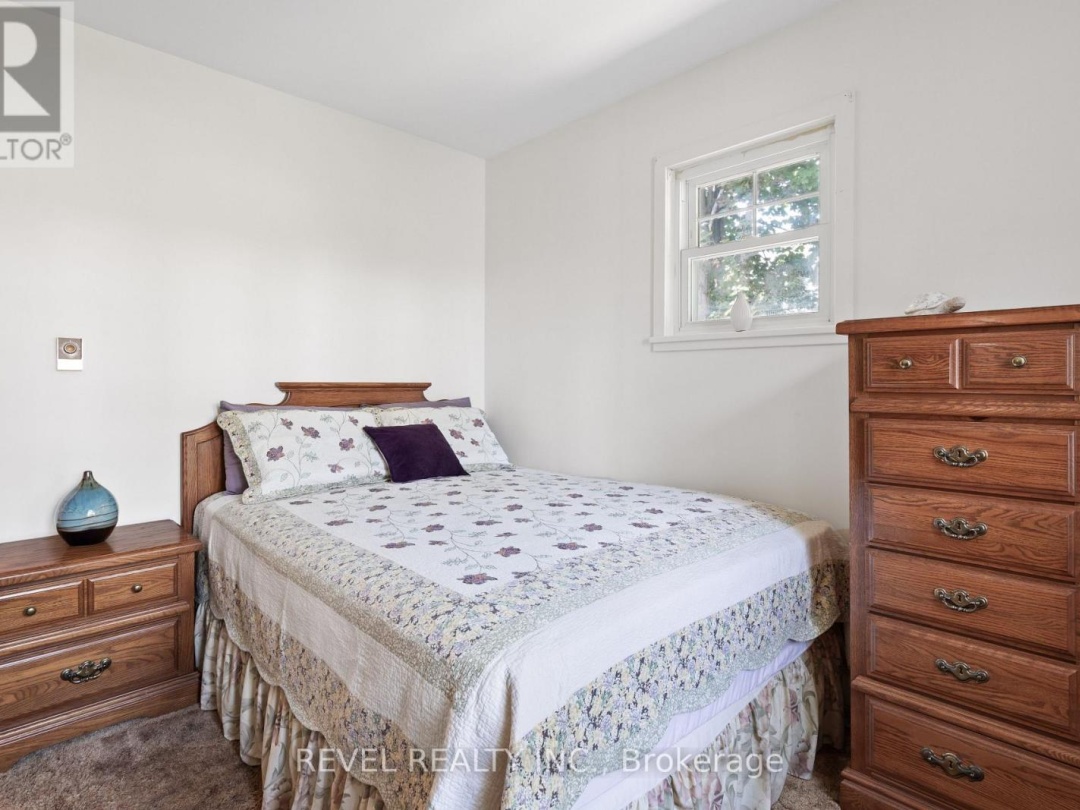 72 KING STREET W, 