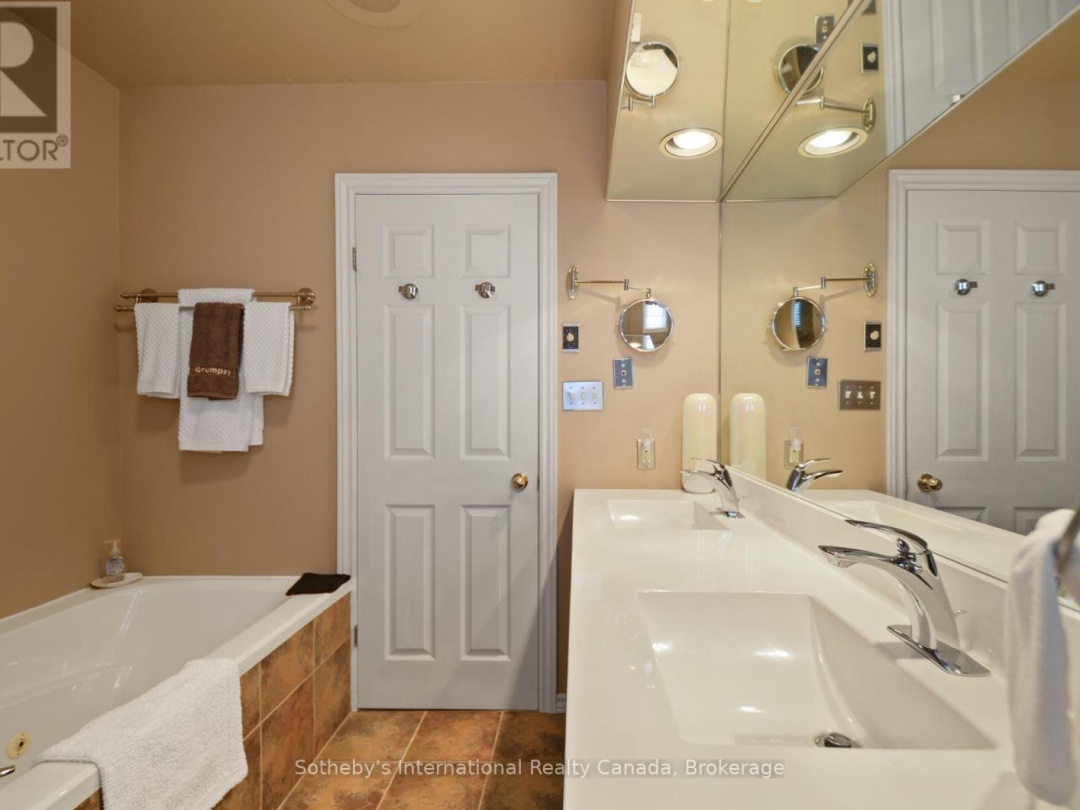 5 1 Olive Crescent, Lake Simcoe