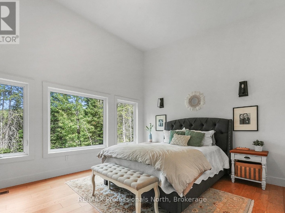 1086 STOTHART CREEK ROAD, 