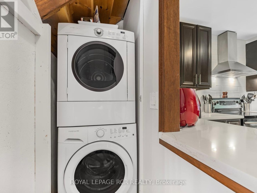1034 BIRD LAKE CRESCENT, 