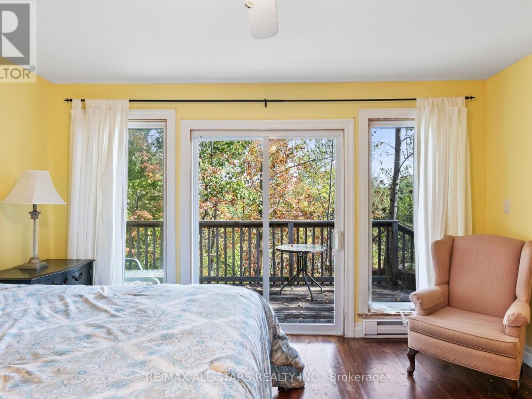 1142 ENGLISH CIRCLE, 