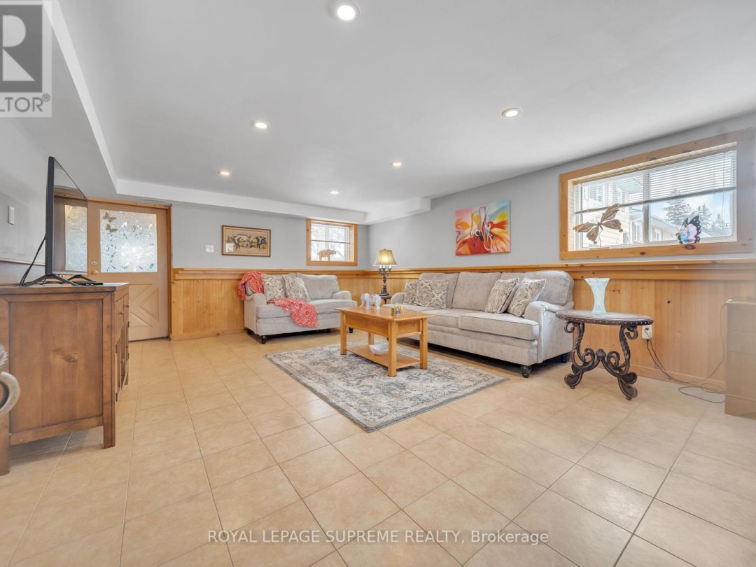 8740 12 Highway, Oro-Medonte