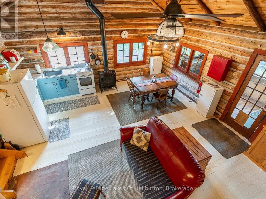 1070 Frank's Lane, Maple Lake