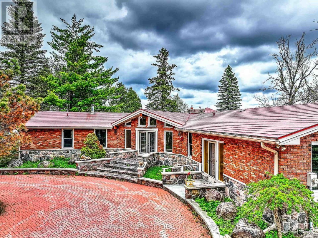 557 Riverside Drive, Pigeon Lake