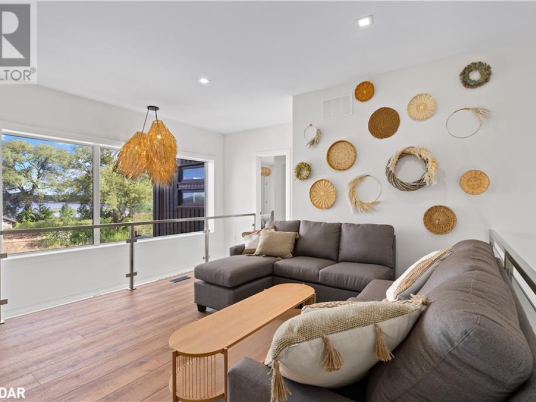 31 HEMLOCK Avenue, 