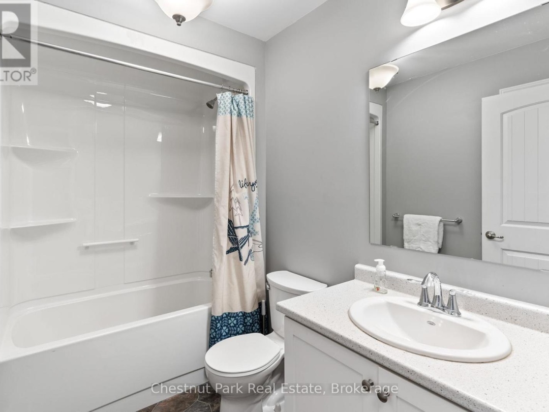 5989 KENNISIS LAKE ROAD, Kennisis Lake