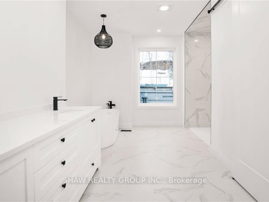 31 GLEN EAGLE COURT, 