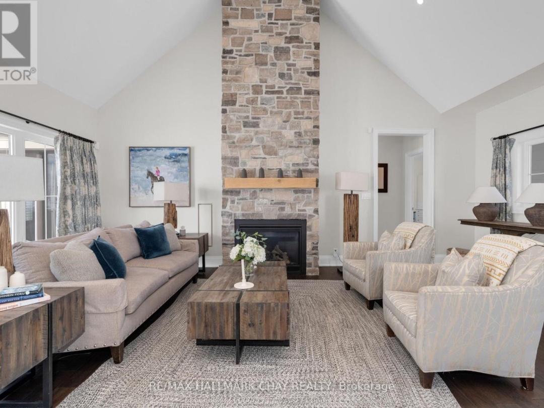 12 Thoroughbred Drive, Oro-Medonte