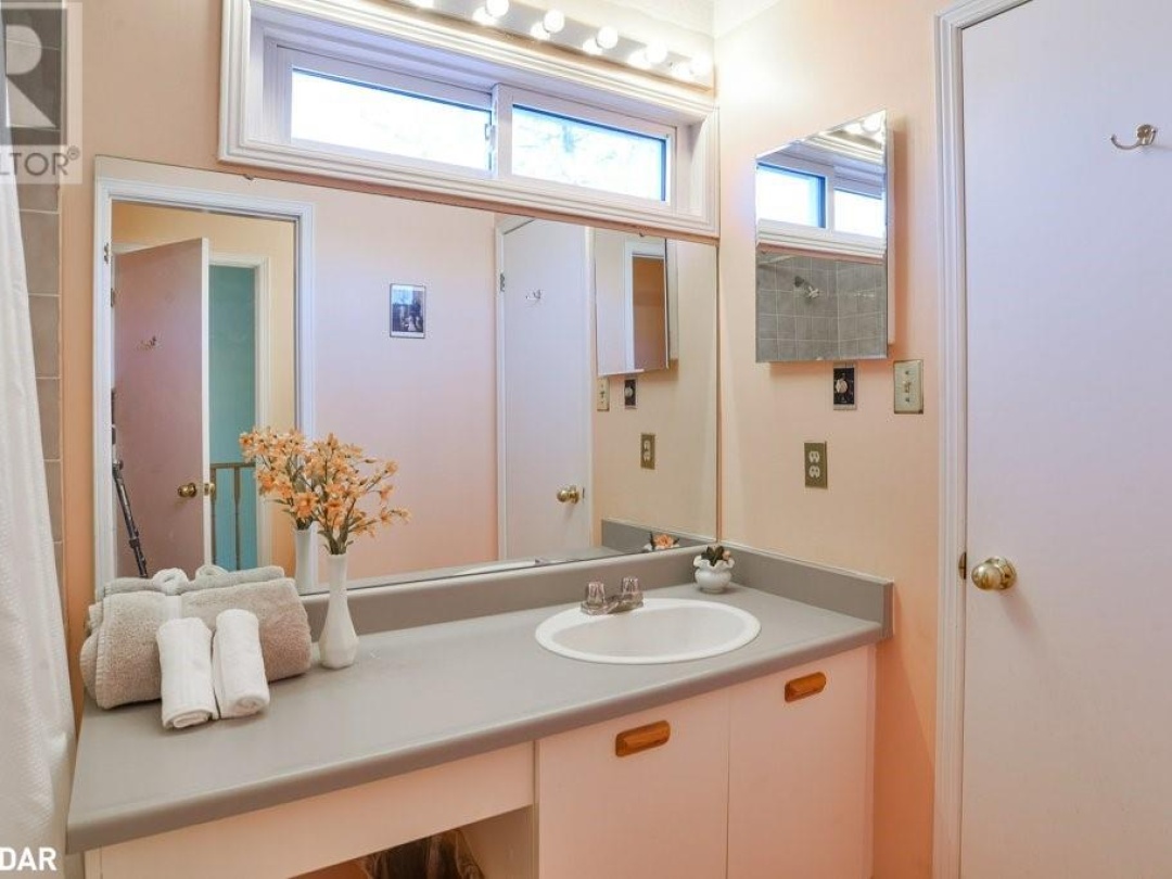 31 Laguna Parkway Unit# 1, Lake Simcoe