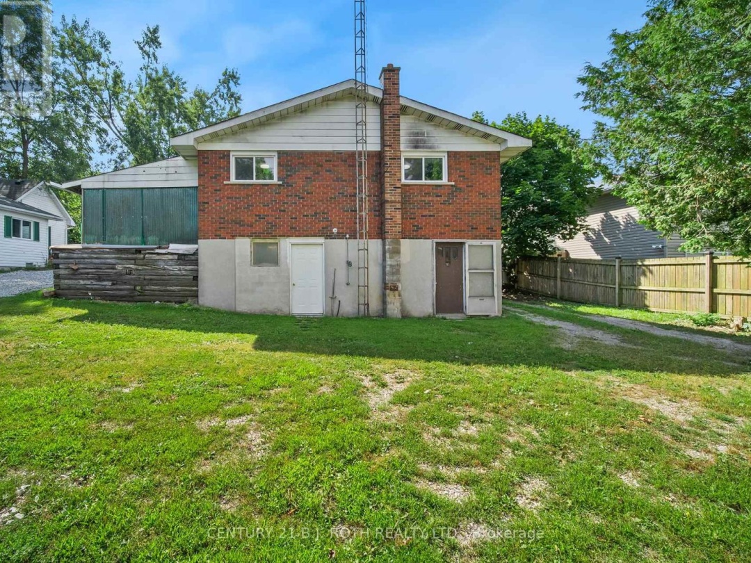 138 SIMCOE STREET, 