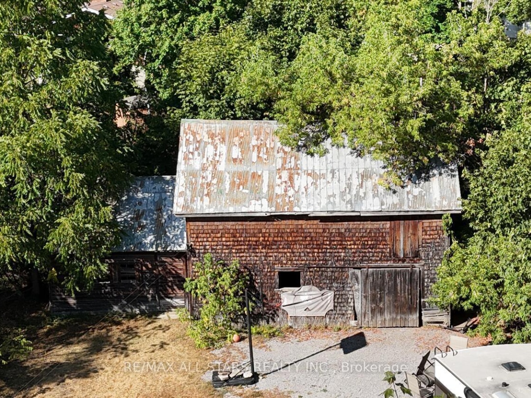 21 FRANCIS STREET E, 