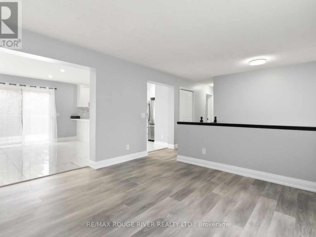 495 LAKELAND CRESCENT, 