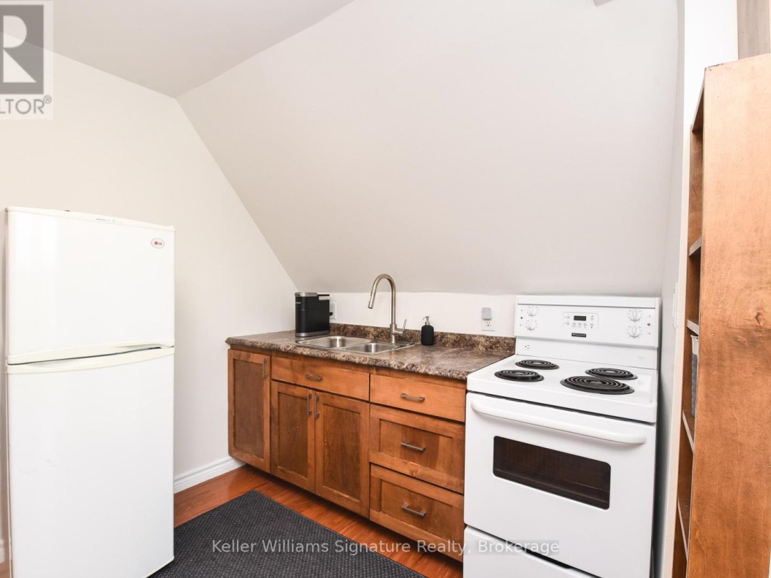 18 OAK STREET, 