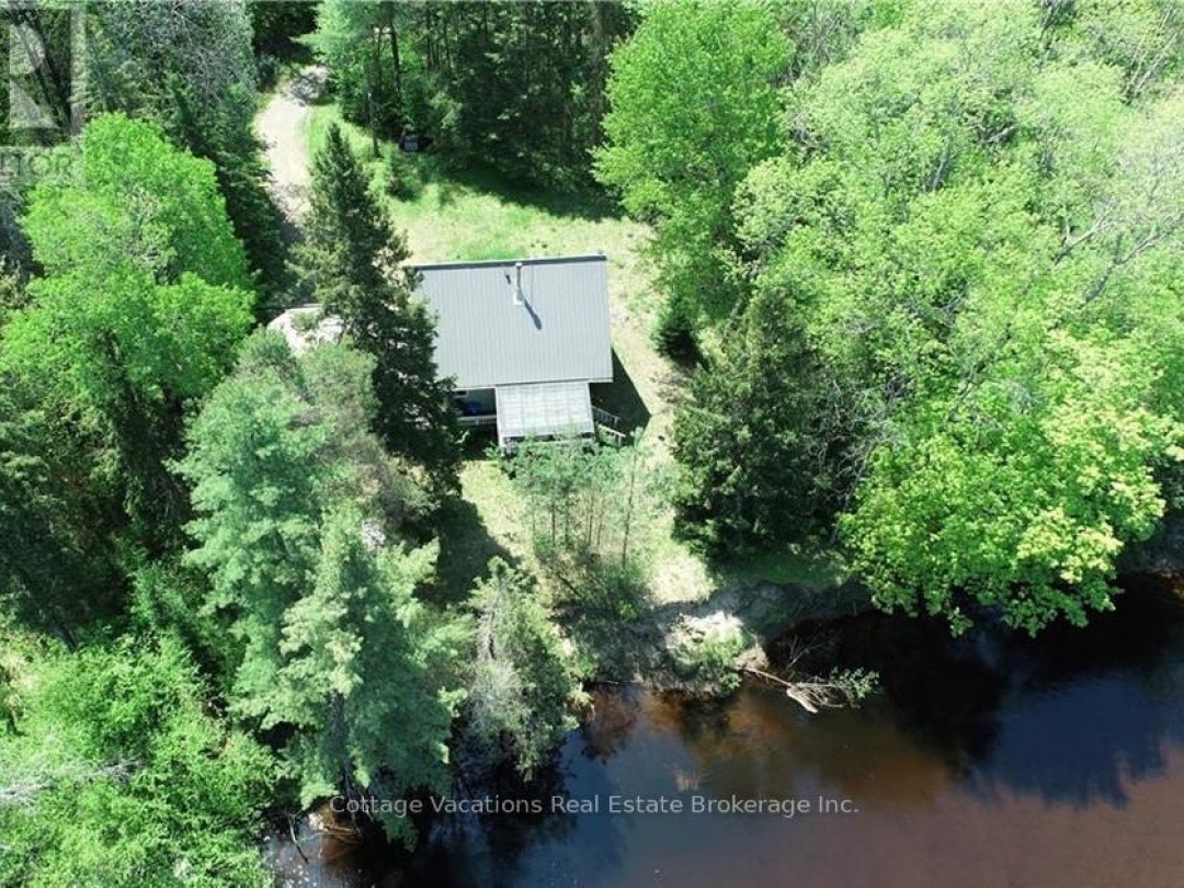 341 Old North Road, Big East Lake