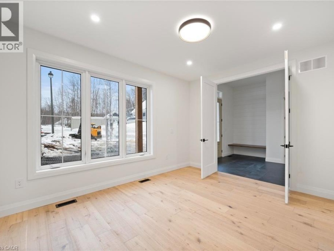 33 GLEN EAGLE Court, 