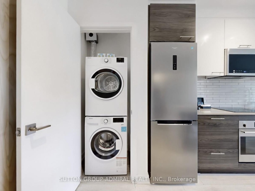 209 - 120 CARRICK TRAIL, 