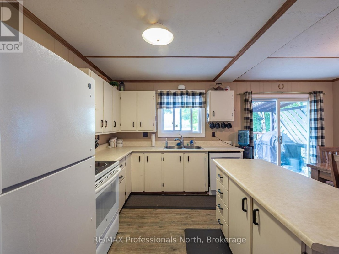 1582 HOSPITALITY LAKE ROAD, 