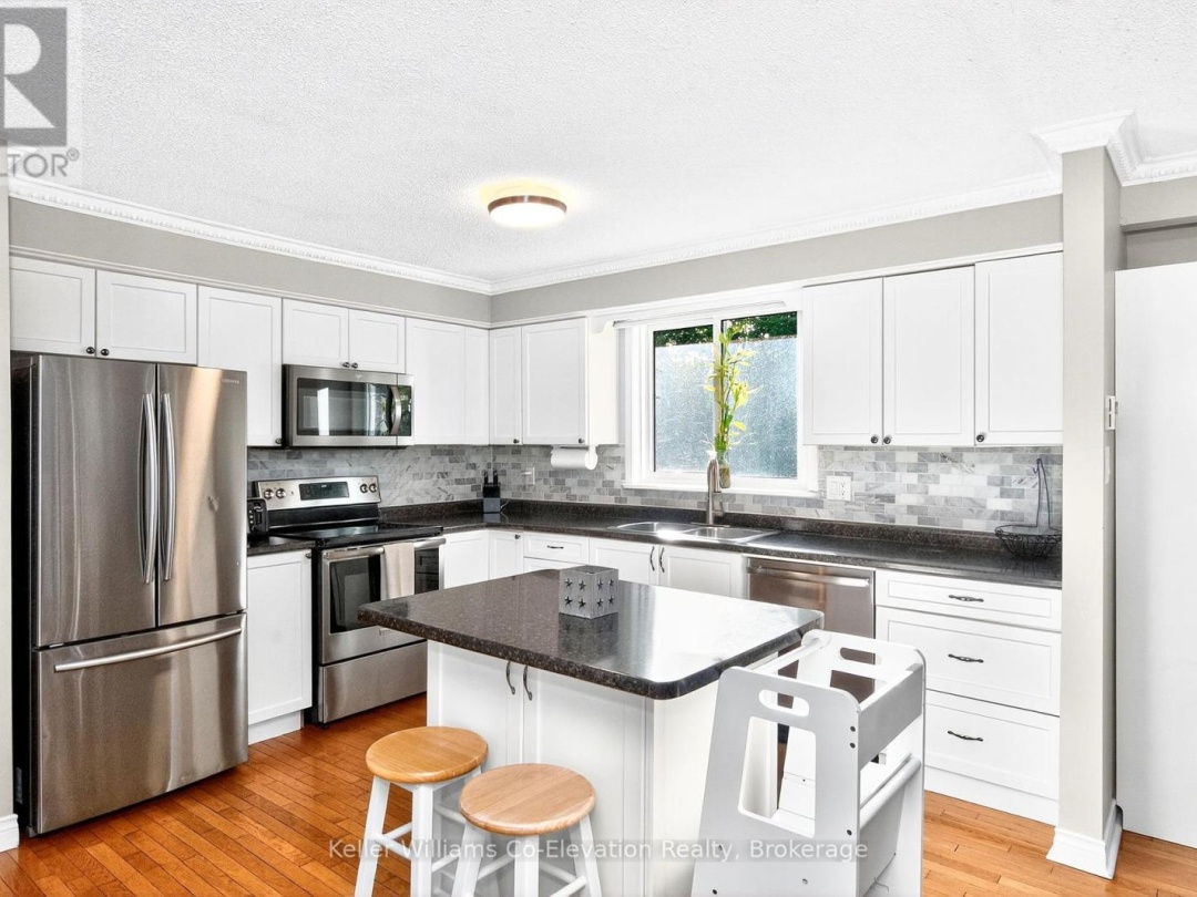 32 LANKIN BOULEVARD, 