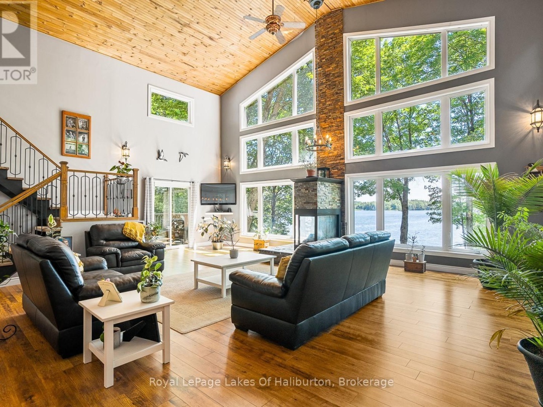 1047 Balmoral Lane, Trooper Lake