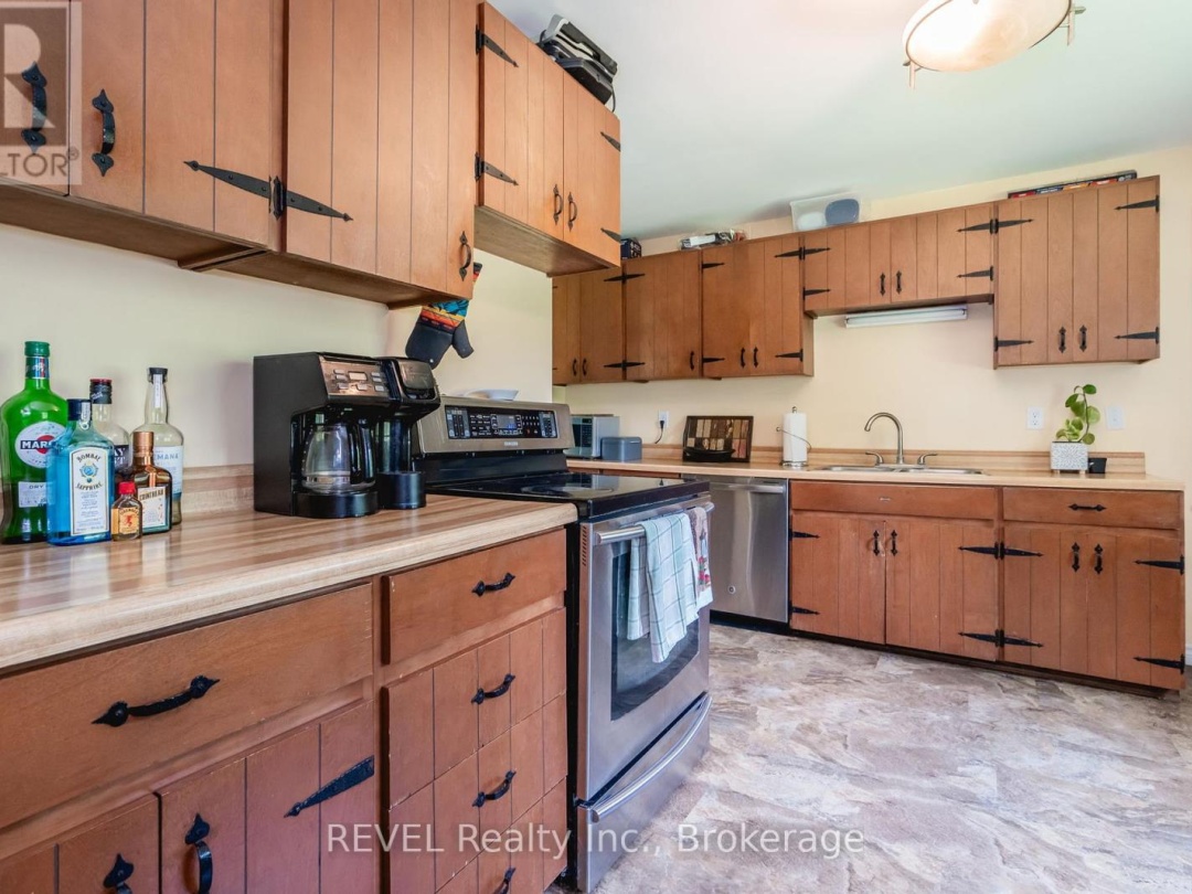1515 LOVERING LINE, 