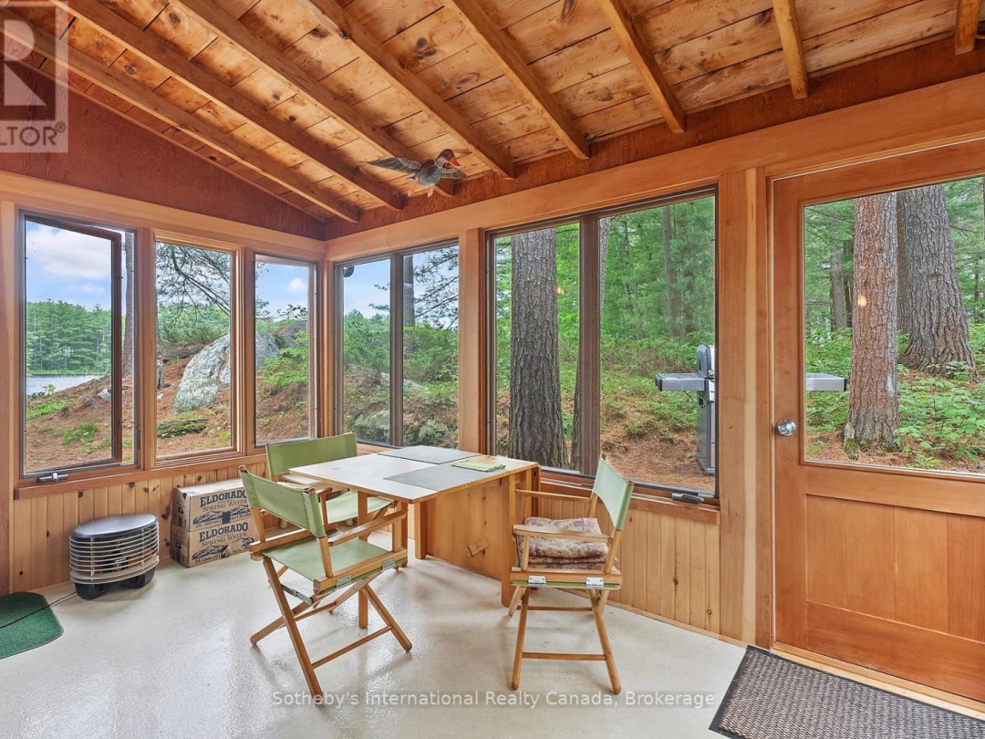16Lk 1 Wolf Island, Kahshe Lake