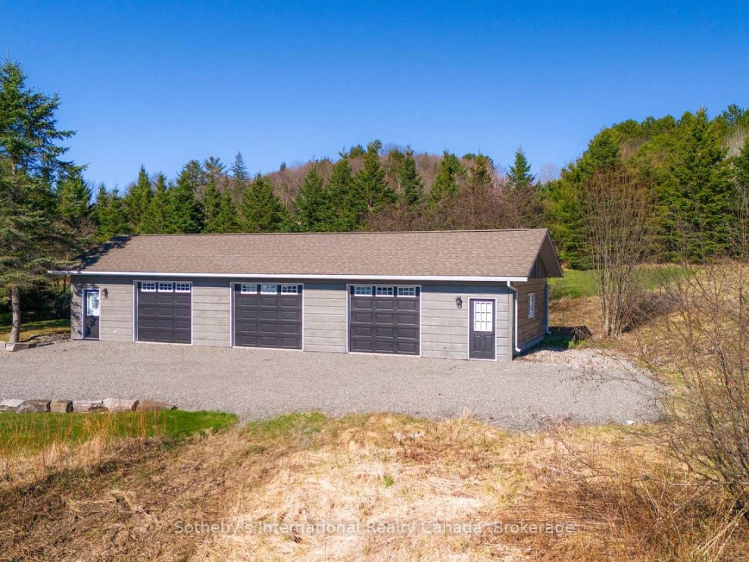 427 West Browns Road E, Weeduck Lake