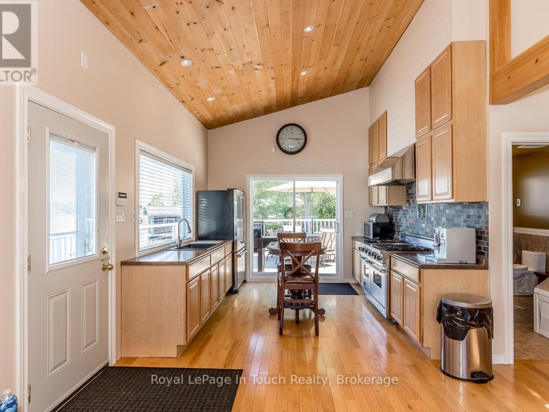 36 Yellowhead Island, Gloucester Pool