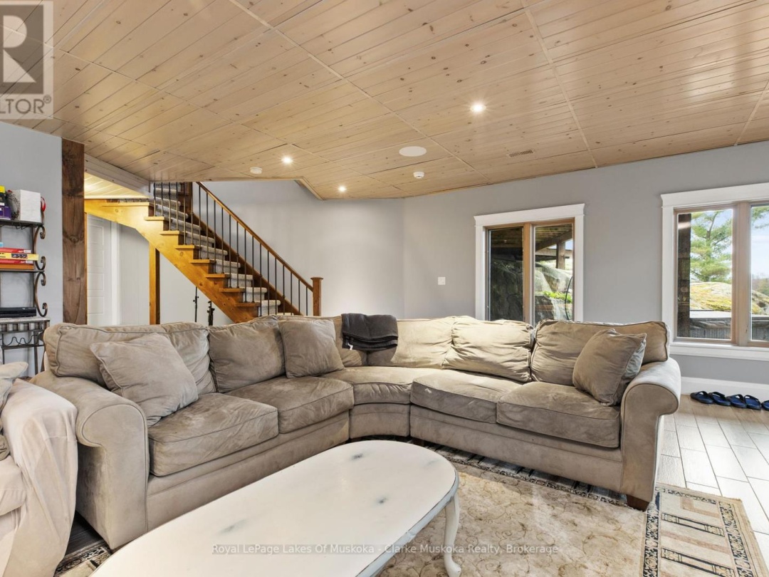 3298 Seydel Lane, Gloucester Pool
