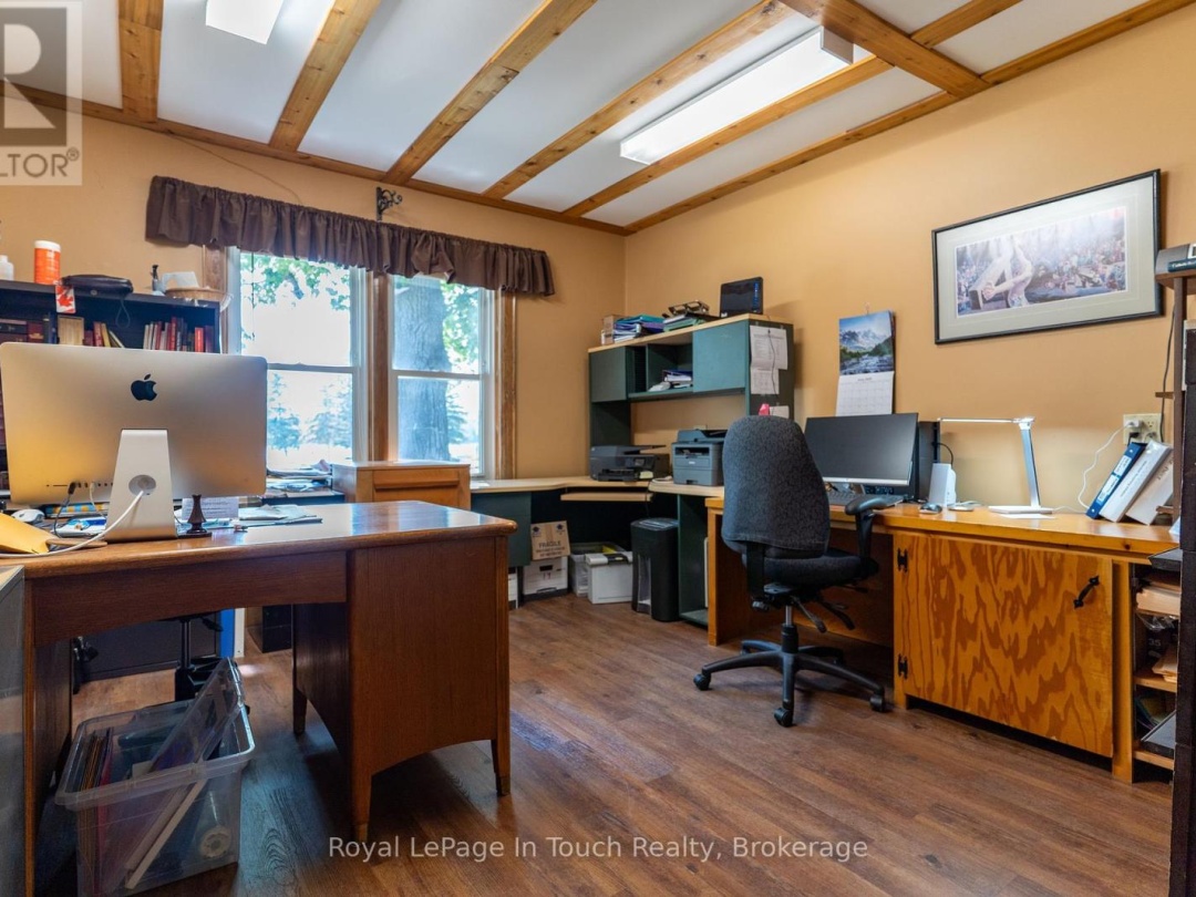 2596 HONEY HARBOUR ROAD, 