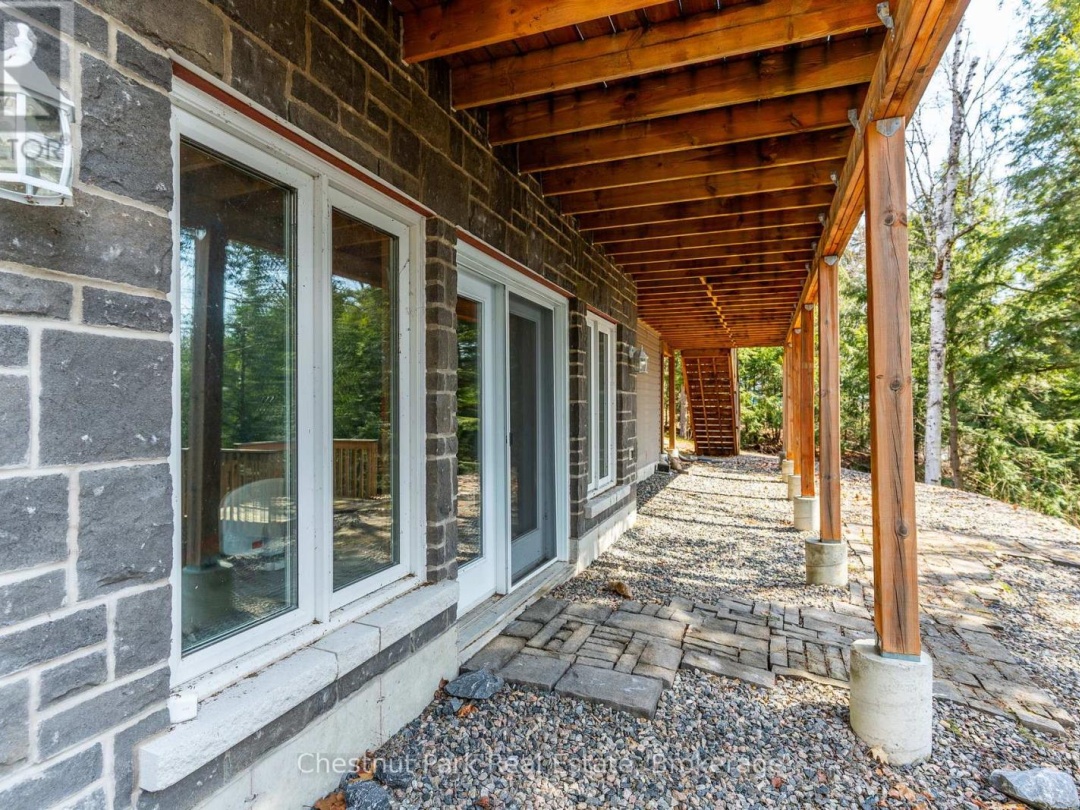 5989 KENNISIS LAKE ROAD, Kennisis Lake