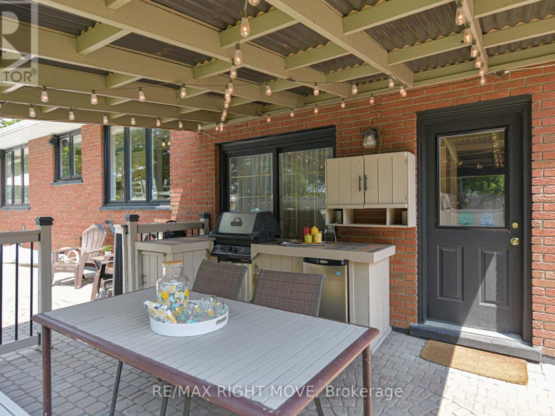 457 PETER STREET N, 
