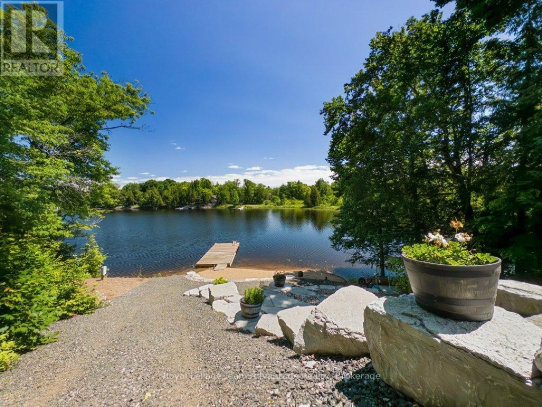 3 LYNDSEY LANE, Manitouwabing Lake