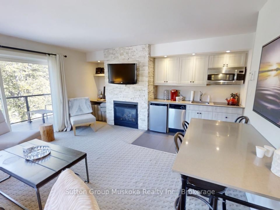 52 307 1235 Deerhurst Drive, Peninsula Lake